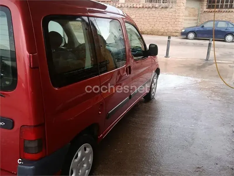 Usado Citroën Berlingo 75 CV (55 kW) 2001 Rojo Monovolumen
