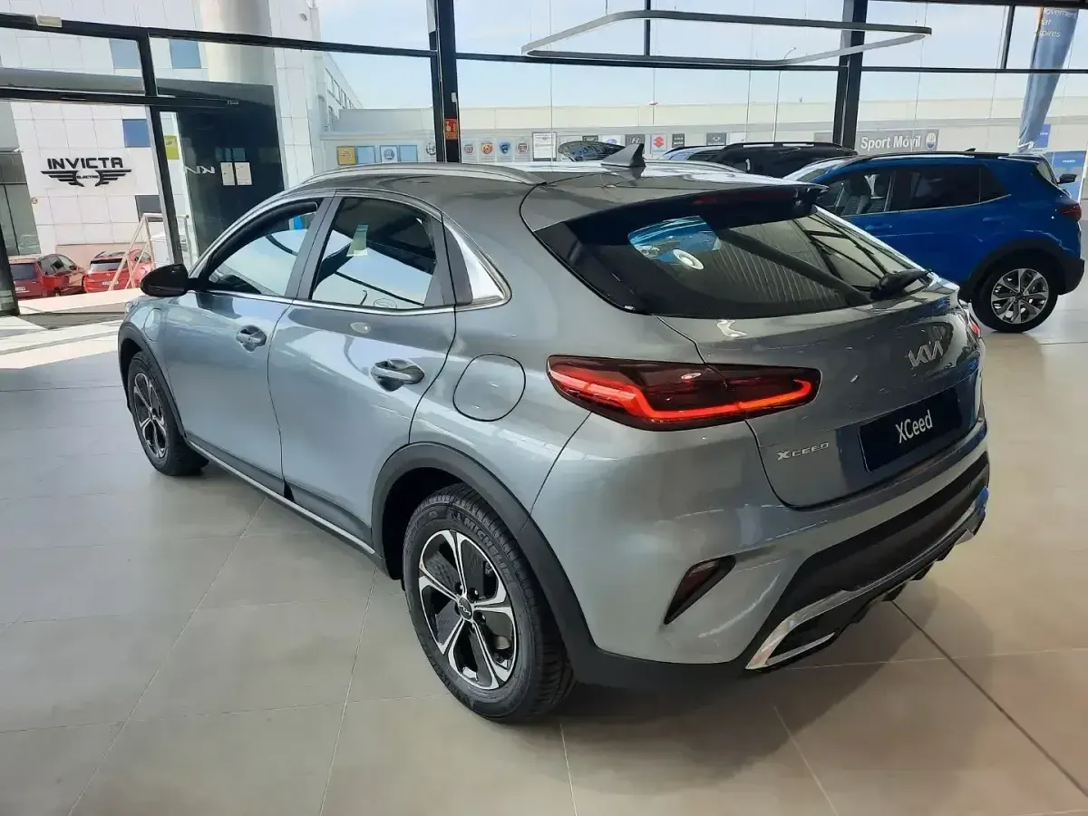 Usado Kia XCeed 141 CV (103 kW) 2024 Gris SUV