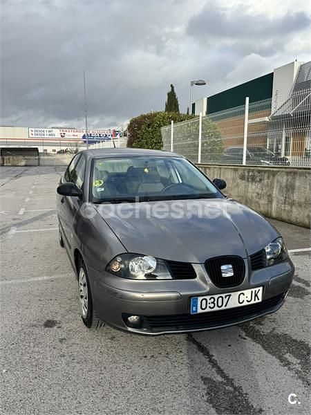 Usado Seat Ibiza 75 CV (55 kW) 2003 Gris / plata Utilitario