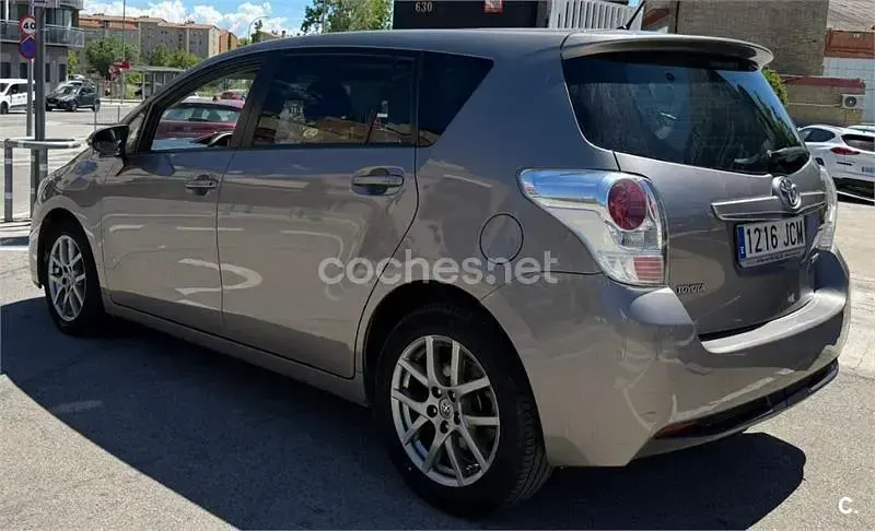 Usado Toyota Verso Advance 112 CV (82 kW) 2015 Marrón Monovolumen