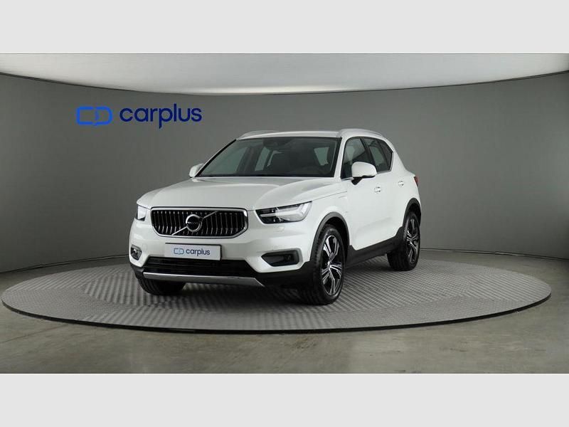 Crystal white (metalizado) Usado 2020 Volvo XC40 Inscription SUV | 31.490 € (Un poco caro) - Imagen 1/4