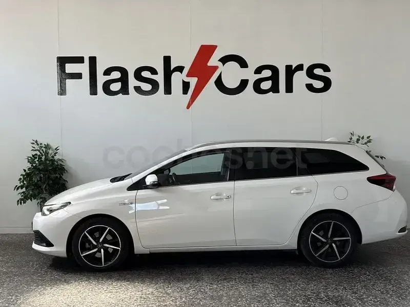 Usado Toyota Auris Hybrid Active 136 CV (100 kW) 2018 Blanco Familiar