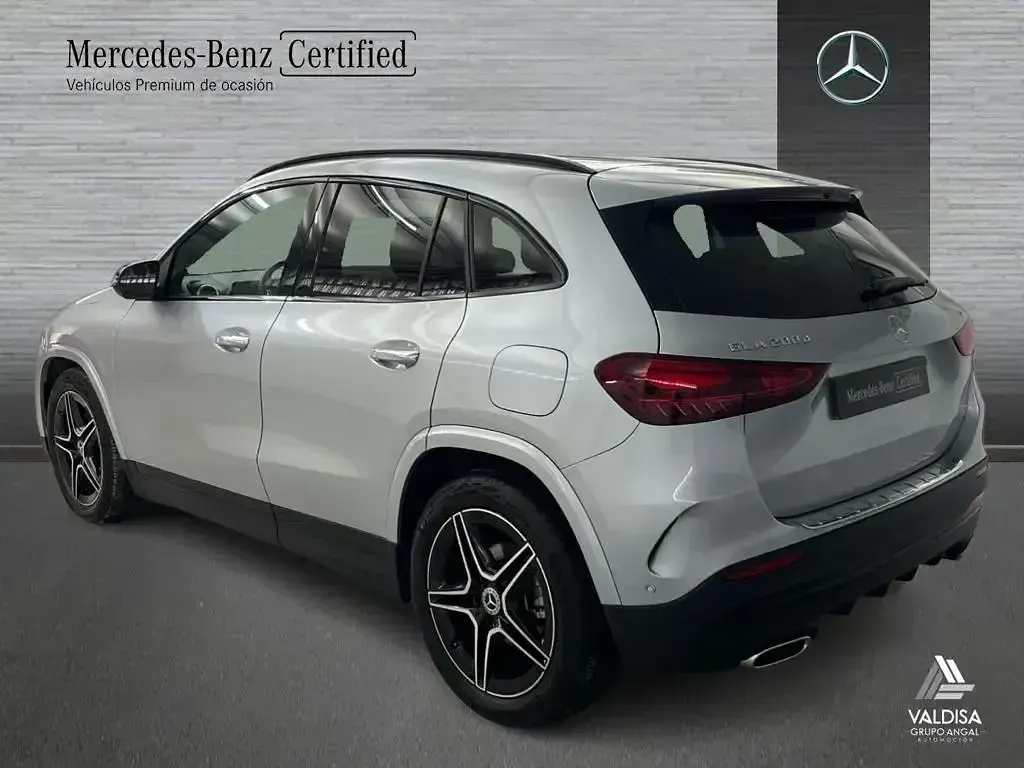 Usado Mercedes GLA200 AMG line 150 HP (110 kW) 2025 Cinzento SUV