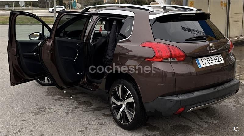 Usado Peugeot 2008 Active 92 CV (67 kW) 2014 Marrón SUV