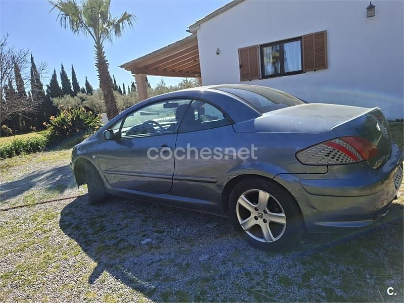 Usado Peugeot 307 CC 138 CV (101 kW) 2005 Gris / plata Descapotable