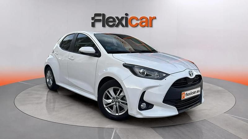 Usado Toyota Yaris Hybrid Business Edition 116 CV (85 kW) 2022 Blanco Utilitario