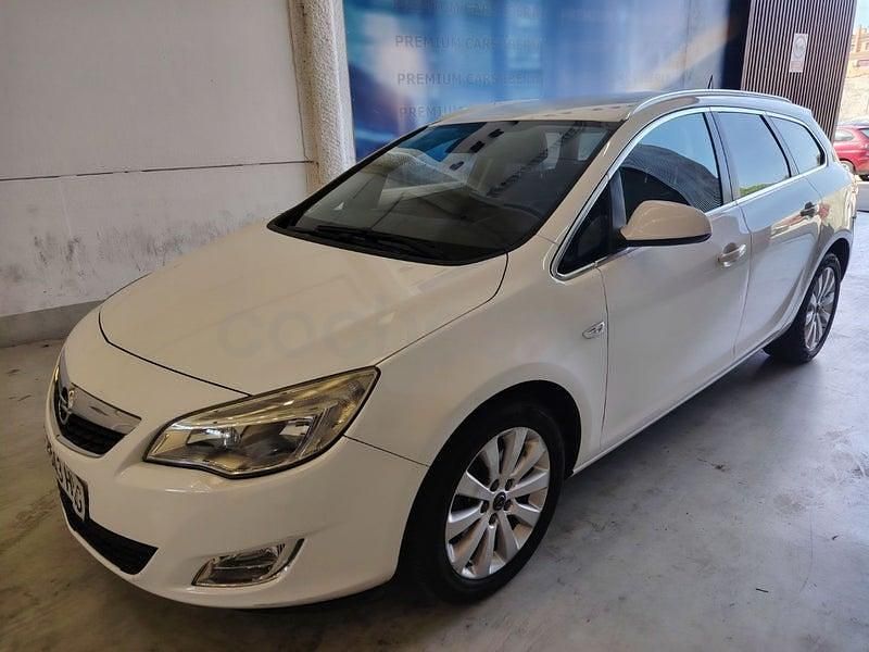 Usado Opel Astra Excellence 125 CV (91 kW) 2012 Blanco Familiar