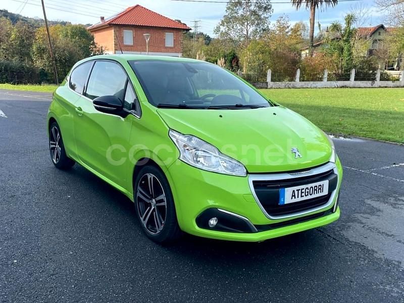 Verde Usado 2017 Peugeot 208 GT-line Utilitario | 8999 € (Precio justo) - Imagen 1/4