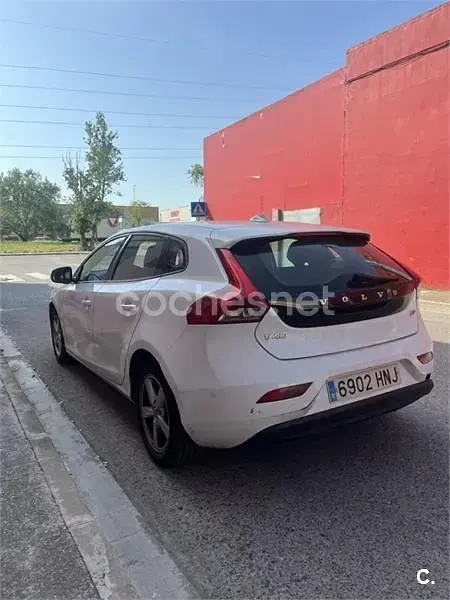 Usado Volvo V40 Kinetic 115 CV (84 kW) 2012 Blanco Utilitario