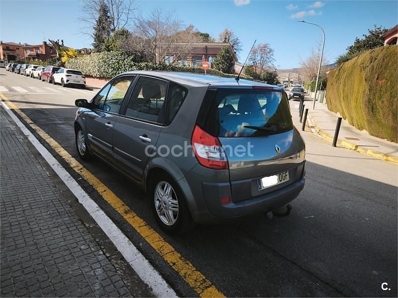 Usado Renault Scénic II Privilege 136 CV (100 kW) 2005 Gris / plata Monovolumen