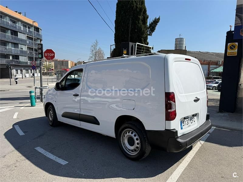 Usado Peugeot Rifter Active 100 CV (73 kW) 2020 Blanco Monovolumen