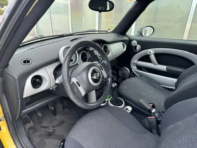 Usado Mini Cooper 115 CV (84 kW) 2001 Amarillo Utilitario