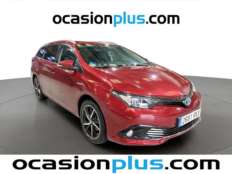 Usado Toyota Auris Hybrid 136 CV (100 kW) 2018 Rojo Familiar