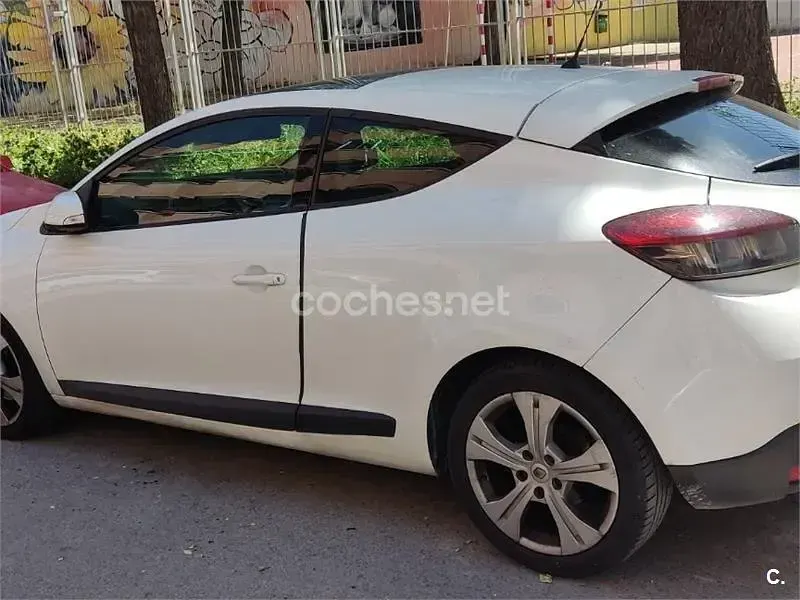 Usado Renault Mégane Expression 105 CV (77 kW) 2009 Blanco Berlina
