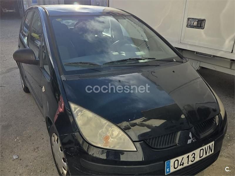 Usado Mitsubishi Colt Inform 75 CV (55 kW) 2006 Negro Monovolumen