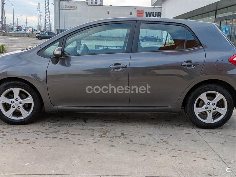 Gris / plata Usado 2011 Toyota Auris Active Berlina | 5700 € (Precio justo) - Imagen 1/4