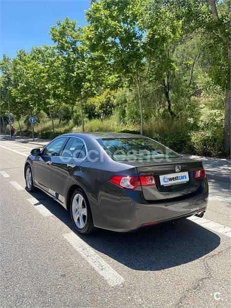 Usado Honda Accord Executive 156 CV (114 kW) 2011 Gris / plata Berlina