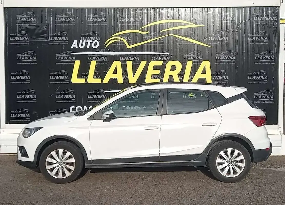Usado Seat Arona Ecomotive 116 CV (85 kW) 2018 Blanco SUV