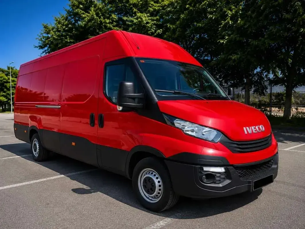 Usado Iveco 35.12 116 CV (85 kW) 2018 Rojo Van
