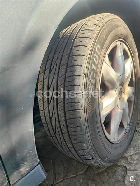 Usado Renault Laguna III Expression 130 CV (95 kW) 2009 Gris / plata Familiar