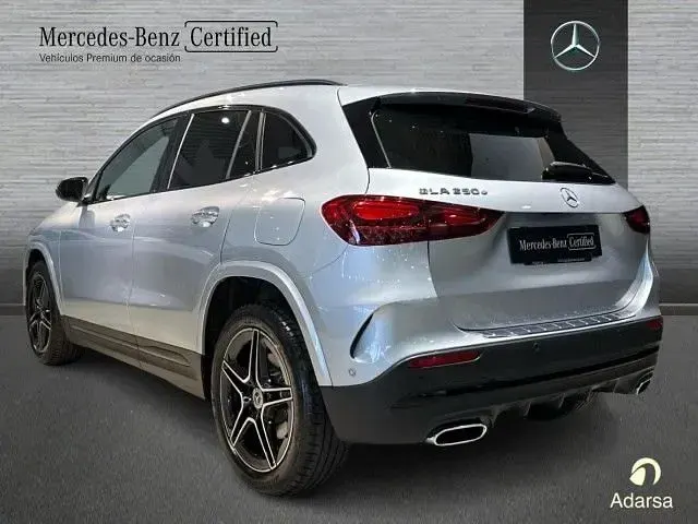 Usado Mercedes GLA250 218 CV (160 kW) 2025 Plata hightech SUV