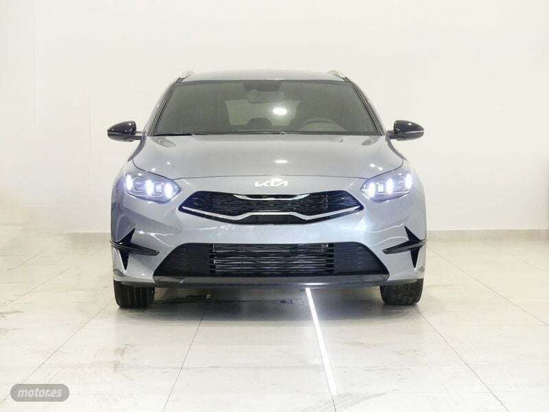 Usado Kia Ceed Sportswagon Style 120 CV (88 kW) 2024 Gris Familiar