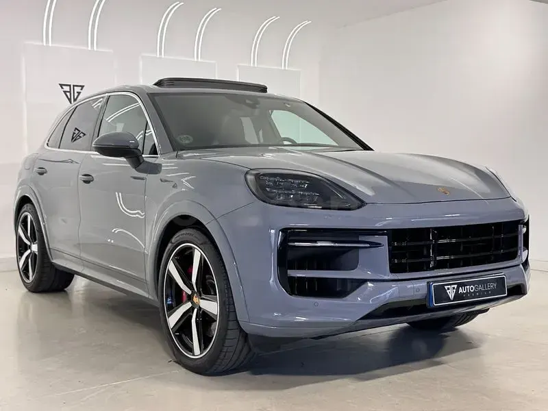 Usado Porsche Cayenne S 475 CV (349 kW) 2023 Gris / plata SUV
