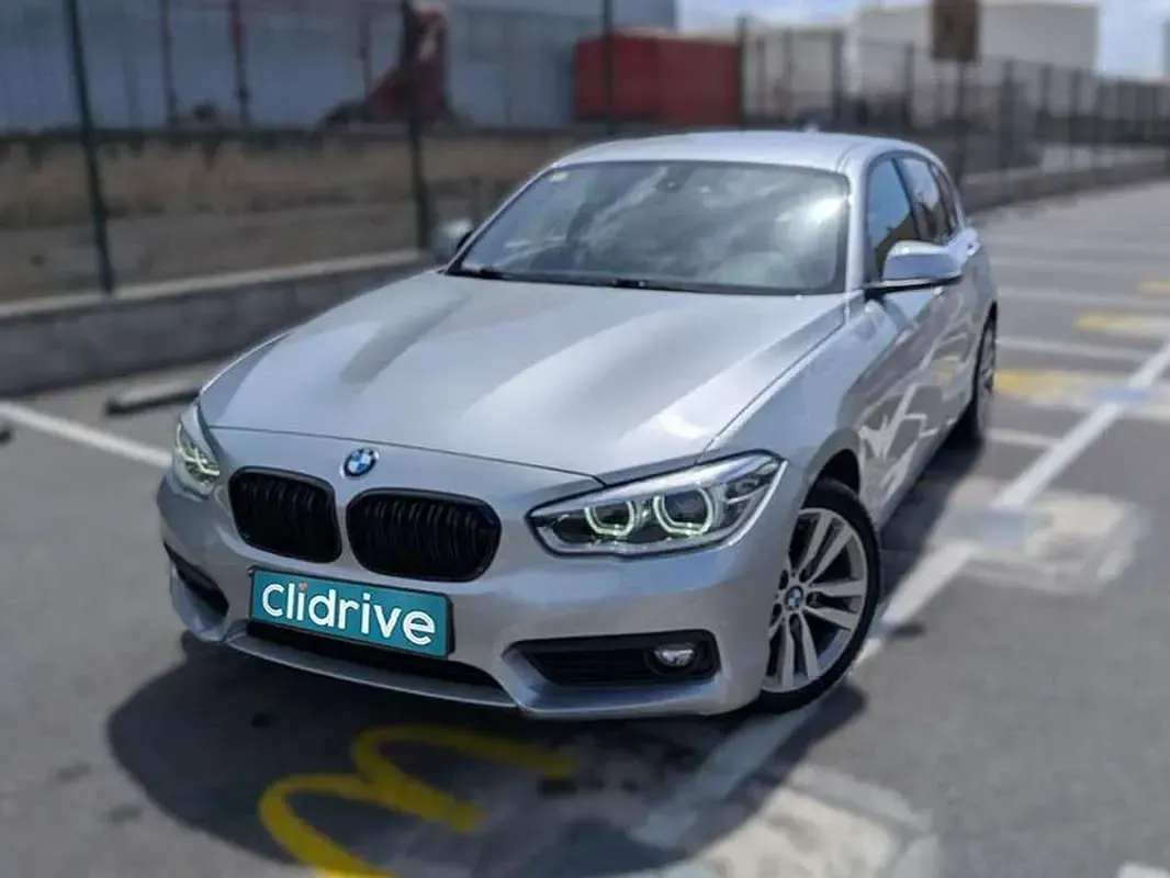 Usado BMW 118 Sport Line 136 CV (100 kW) 2018 Gris Utilitario