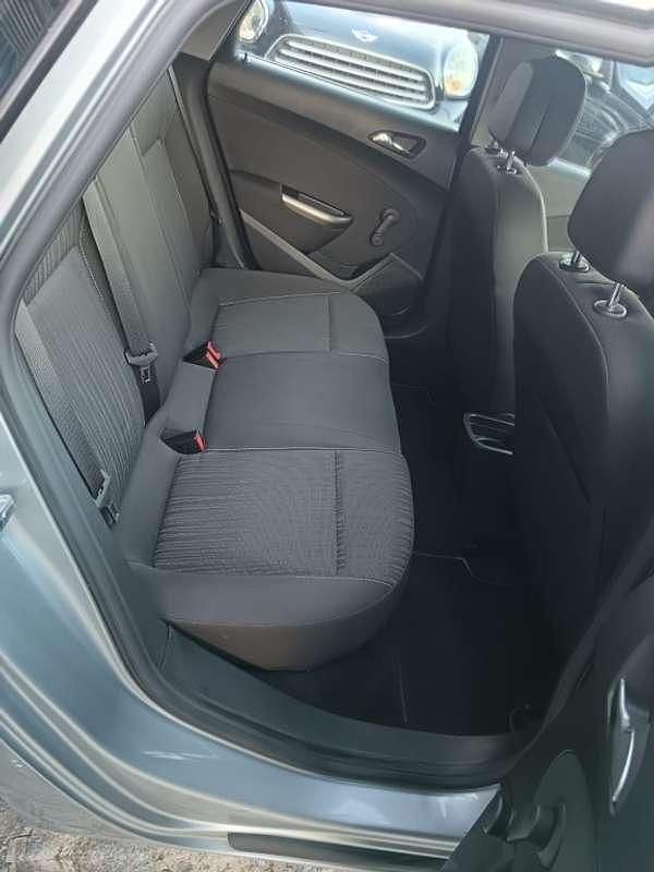 Usado Opel Astra Selective 110 CV (80 kW) 2012 Gris Utilitario