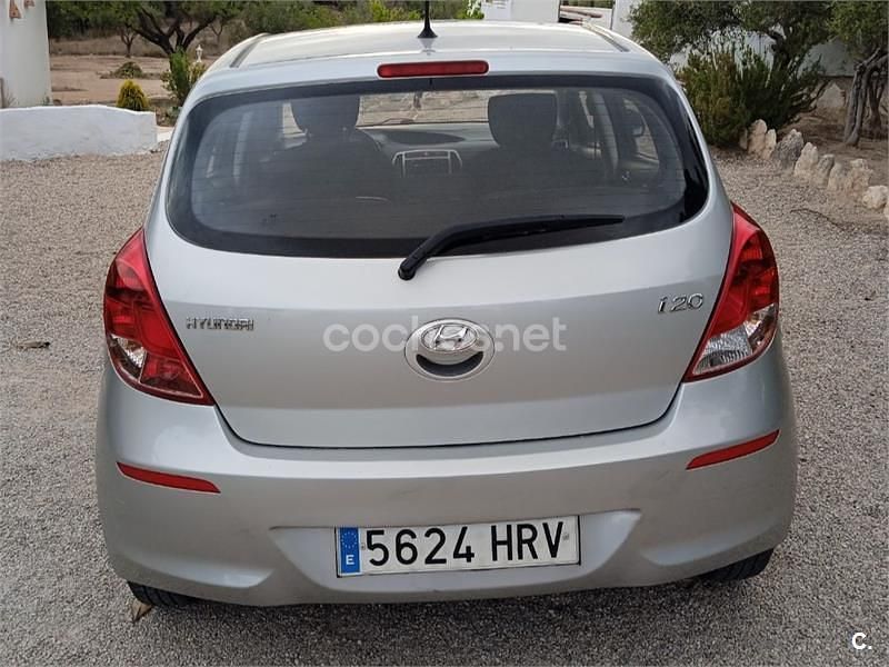 Usado Hyundai i20 85 CV (62 kW) 2013 Blanco Utilitario