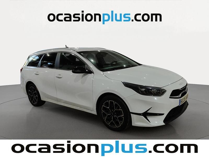 Usado Kia Ceed Style 100 CV (73 kW) 2025 Blanco Utilitario