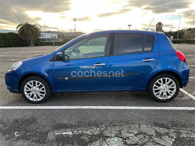 Azul Usado 2010 Renault Clio II Expression Berlina | 6350 € (Caro) - Imagen 1/4