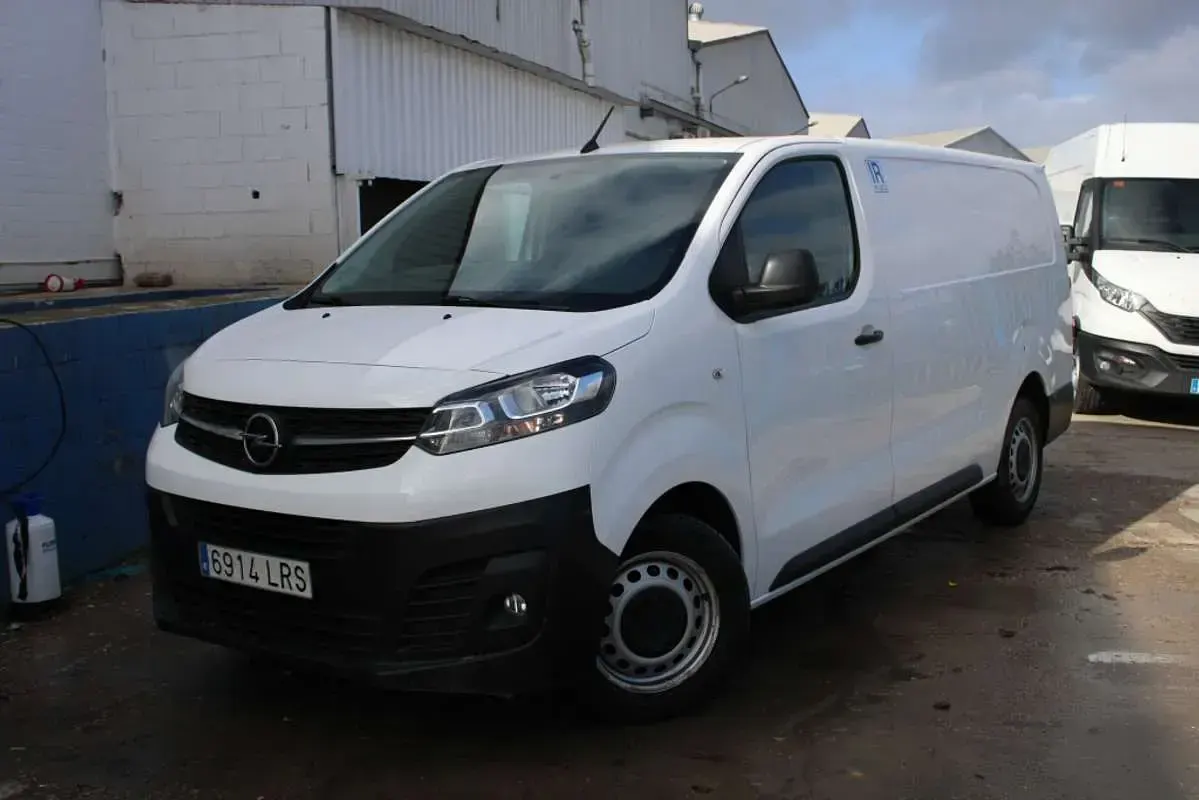 Usado Opel Vivaro 120 CV (88 kW) 2021 Blanco Monovolumen