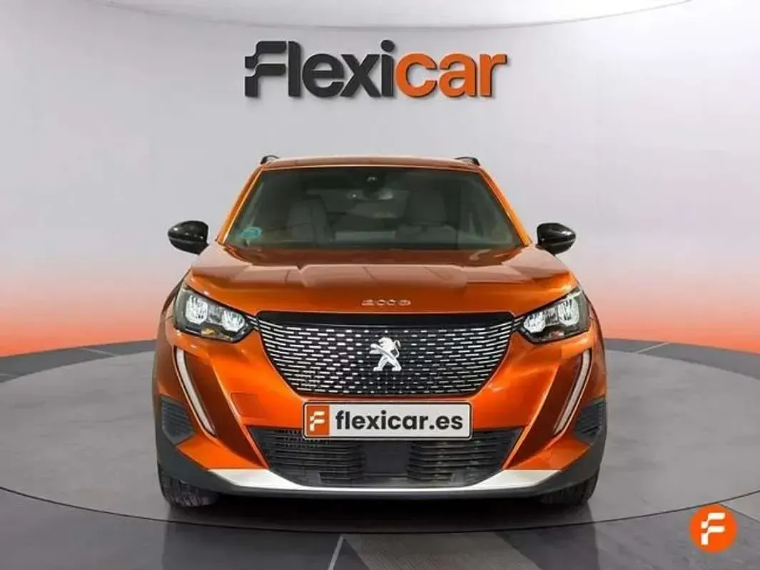 Usado Peugeot 2008 Allure 131 CV (96 kW) 2023 Naranja SUV