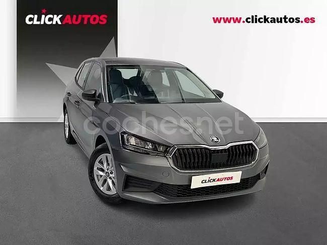 Usado Skoda Fabia Essence 80 CV (58 kW) 2025 Gris Utilitario
