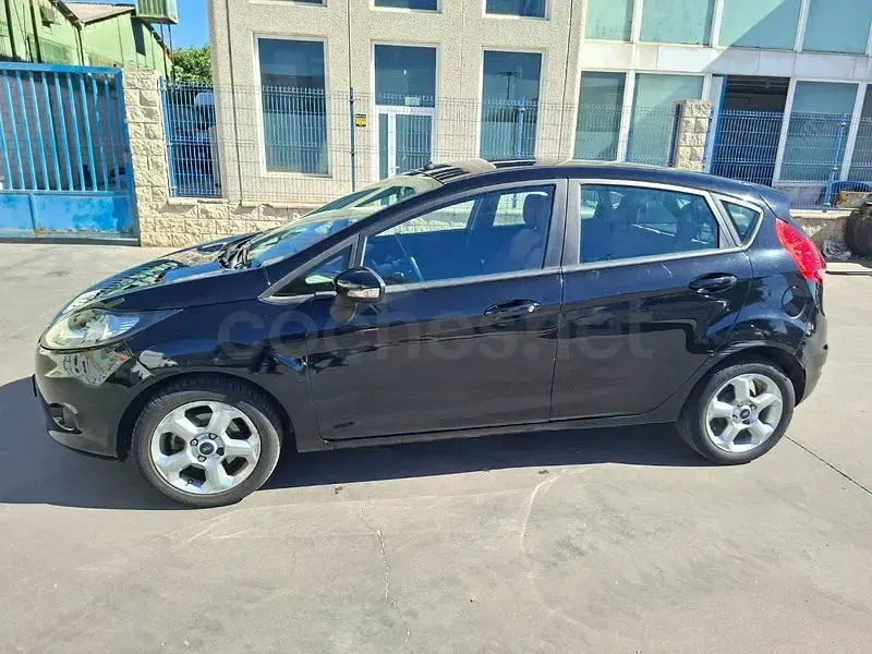Usado Ford Fiesta Trend 90 CV (66 kW) 2009 Negro Berlina