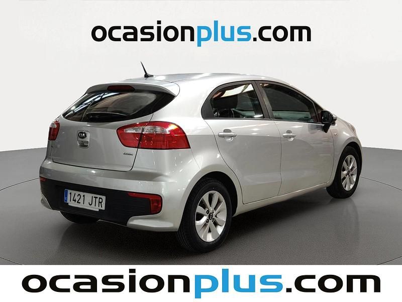 Usado Kia Rio 75 CV (55 kW) 2016 Gris plata Utilitario