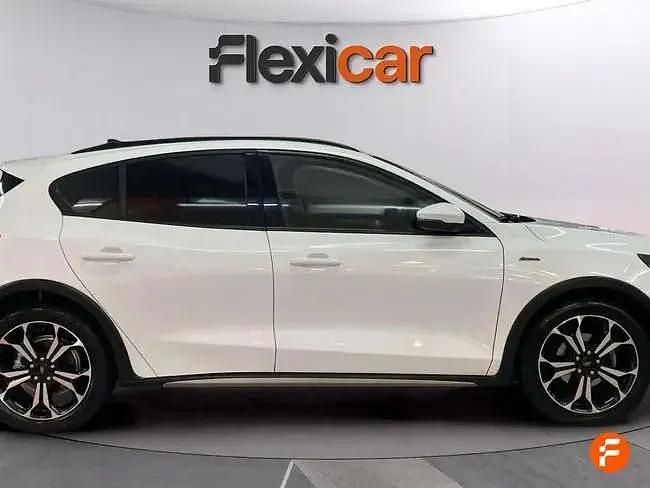 Używany Ford Focus Active 155 KM (114 kW) 2022 Biały Sedan/Limuzyna