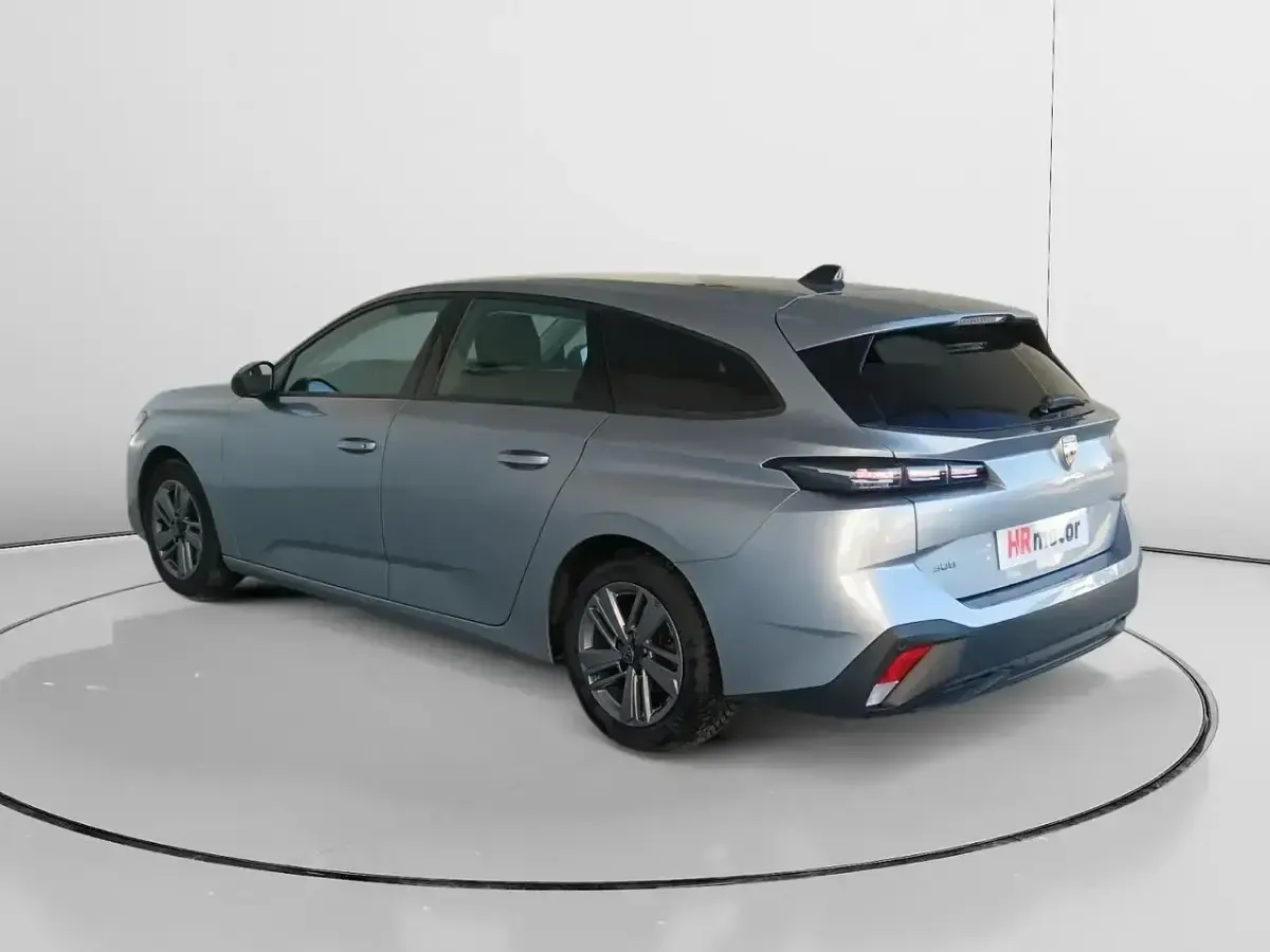 Usado Peugeot 308 Active 131 CV (96 kW) 2023 Gris Familiar