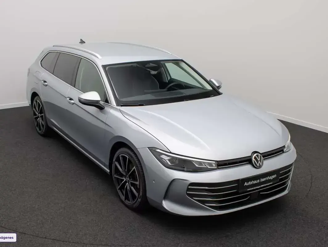 Usado VW Passat 204 CV (150 kW) 2024 Plateado Familiar