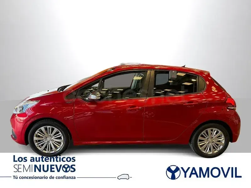 Usado Peugeot 208 Signature Sky 82 CV (60 kW) 2019 Rojo Utilitario