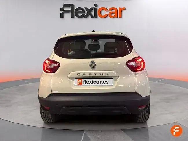 Usado Renault Captur Life 90 HP (66 kW) 2019 Bege SUV