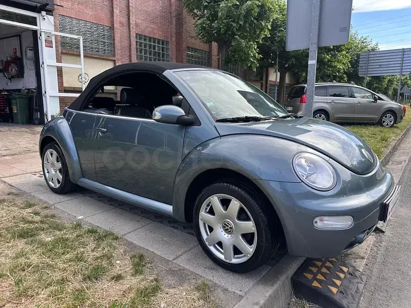 Usado VW New Beetle 105 CV (77 kW) 2005 Gris / plata Utilitario
