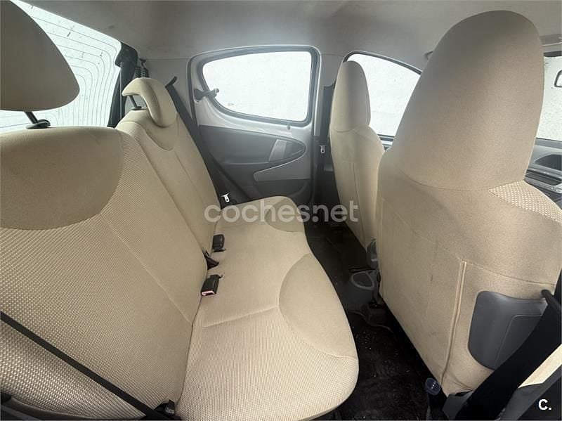 Usado Peugeot 107 68 CV (50 kW) 2007 Gris / plata Utilitario