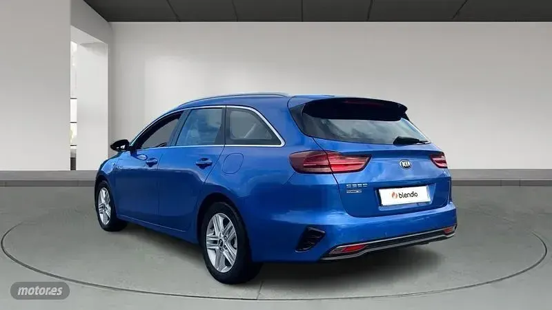 Usado Kia Ceed Sportswagon 120 CV (88 kW) 2021 Azul Familiar