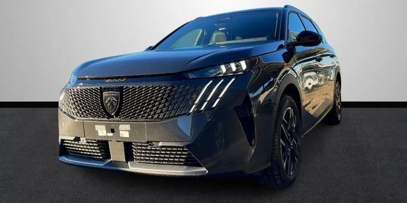 Usado Peugeot 5008 GT 145 CV (106 kW) 2024 Gris claro Monovolumen