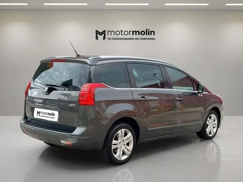 Usado Peugeot 5008 Style 120 CV (88 kW) 2016 Beige Monovolumen