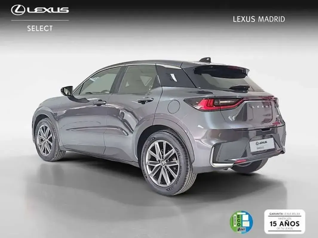Usado Lexus LBX 136 CV (100 kW) 2025 Gris SUV