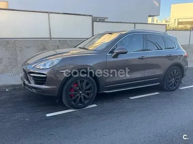 Usado Porsche Cayenne Turbo 500 CV (367 kW) 2011 Gris / plata SUV