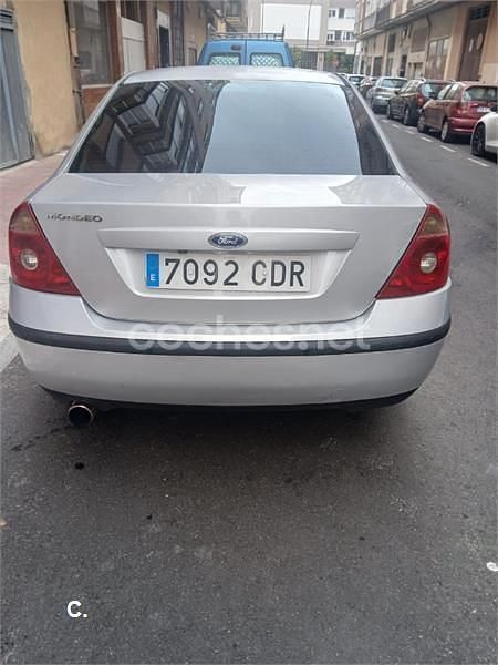 Gris / plata Usado 2003 Ford Mondeo Ghia Berlina | 1499 € (Precio justo) - Imagen 1/4